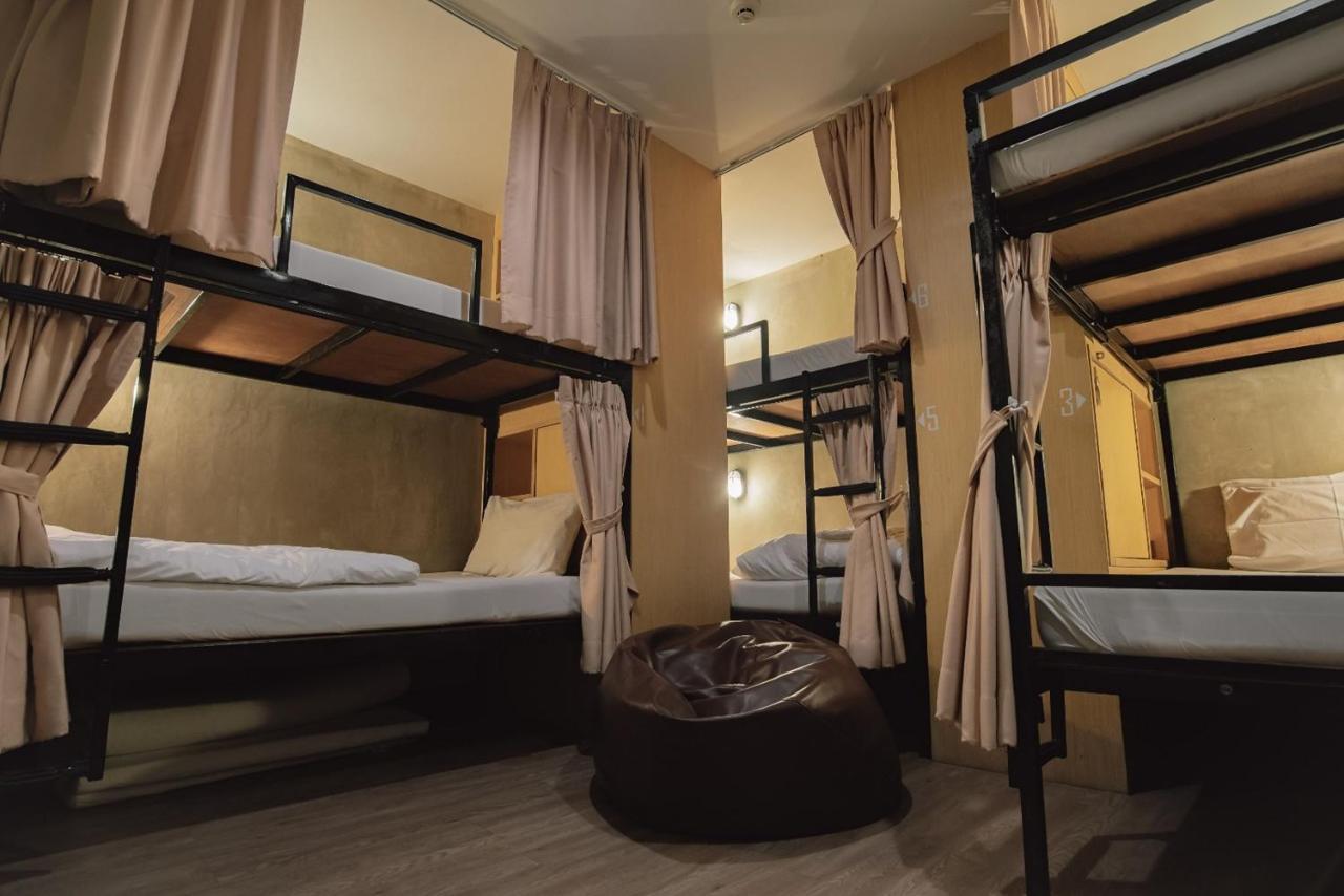Cazz Hostel Bangkok Exterior photo