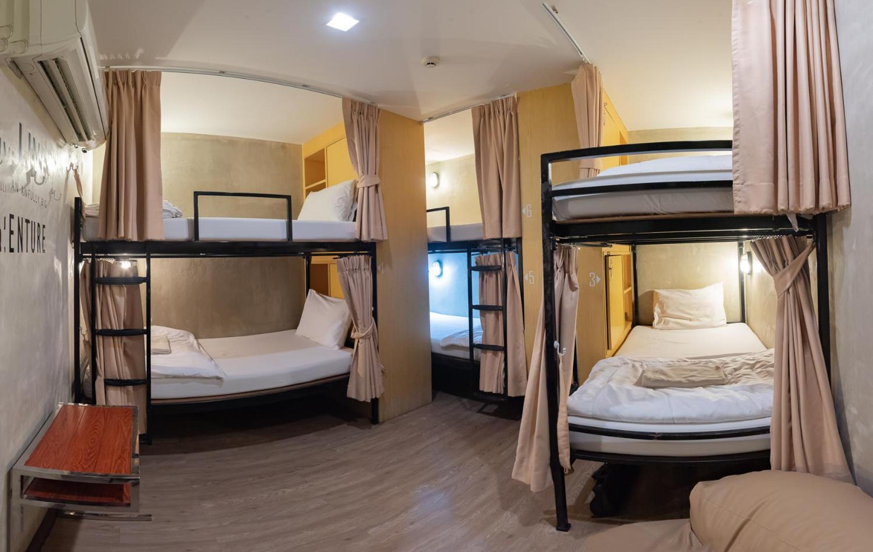 Cazz Hostel Bangkok Exterior photo